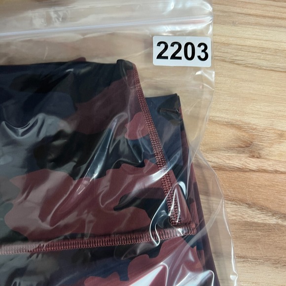 Lululemon Leggings Womens 8 Wunder Under High Rise Luxtreme Camo Smoky Red Night - Picture 6 of 6